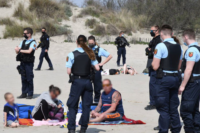 浜辺で飲酒して多額の罰金